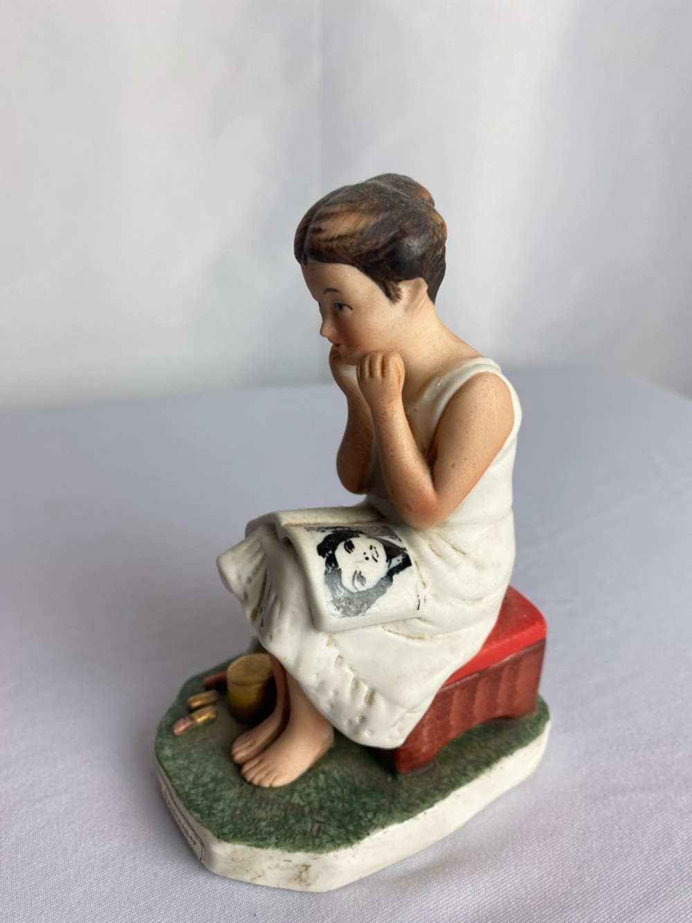 Vintage Norman Rockwell "The Daydreamer" Porcelain Figurine - Picture 5 of 6